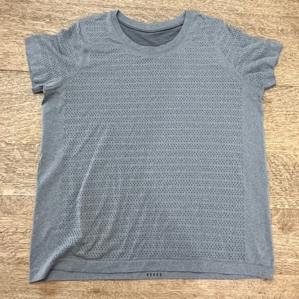 Lululemon Breeze By Squad Gray Short Sleeve Shirt 12 - Picture 10 of 16